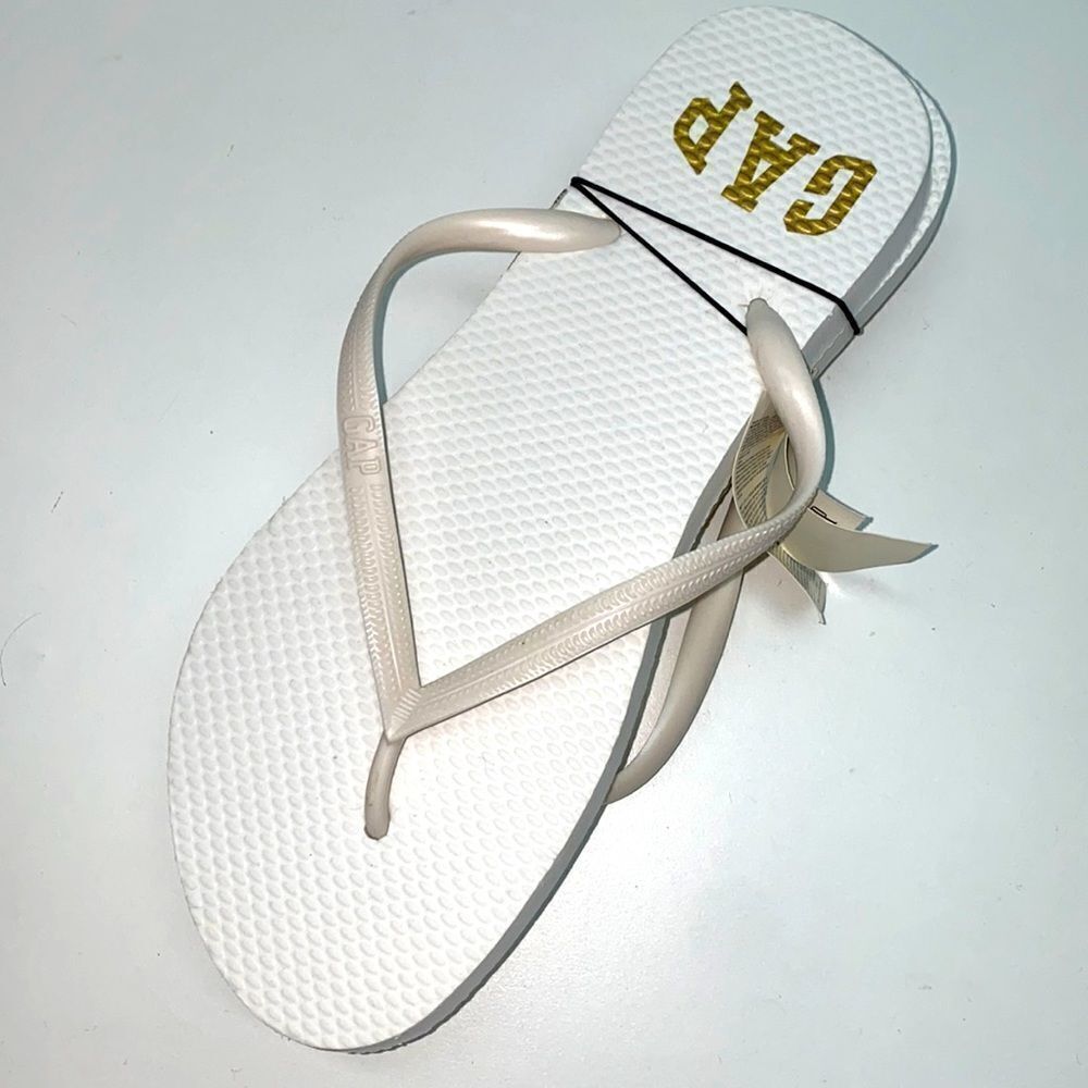 🔥Gap women’s sandals sz 9 New